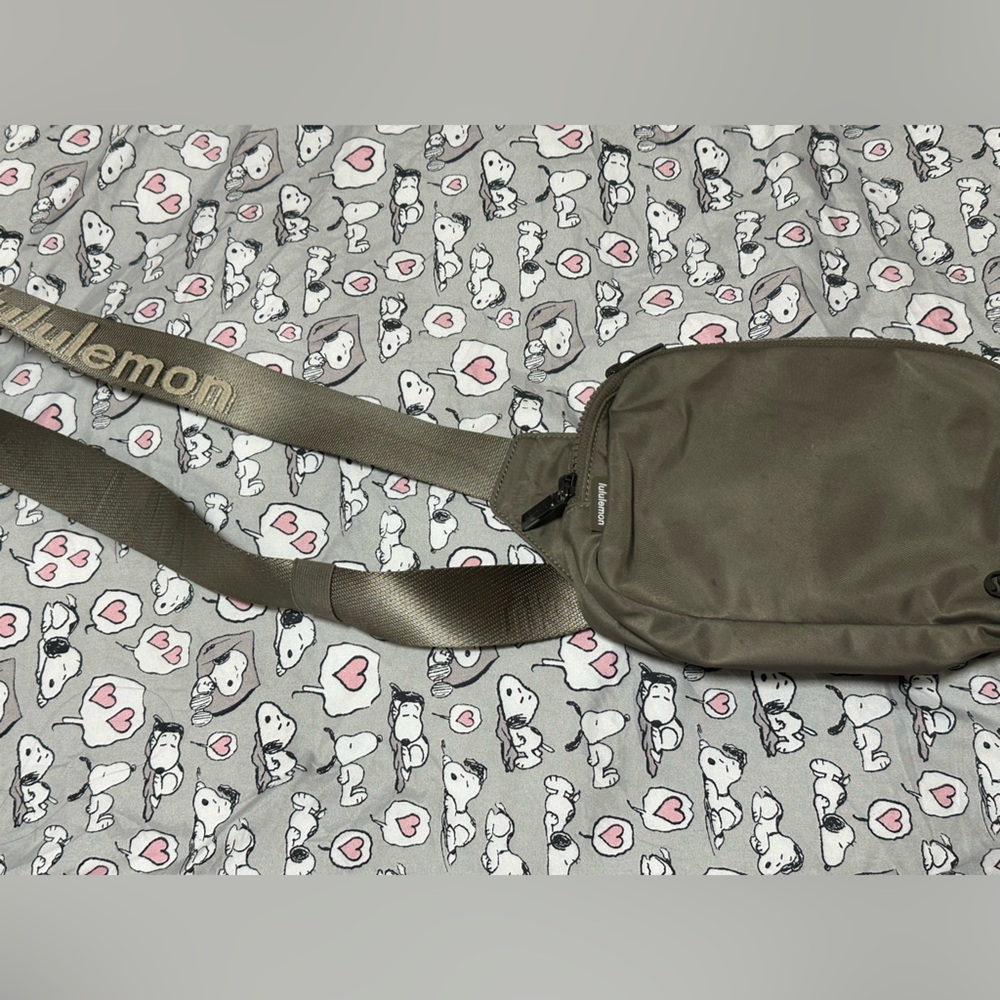 Green Lululemon everywhere belt Bag